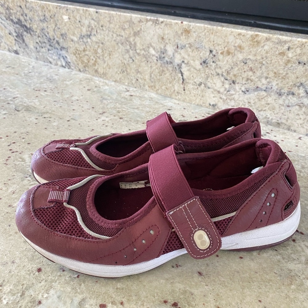 Ryka Mary Jane Walking Shoe With Adjustable Velcro Strap Lightweight Size 9